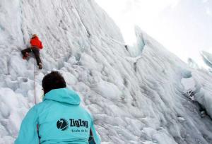Ice climbing zigzag samoens1